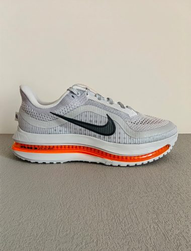 【💥이달의 핫한 신상】나이키 페가수스 프리미엄 에어스케이프 로우탑 그레이 오렌지 HQ2592-001 photo review